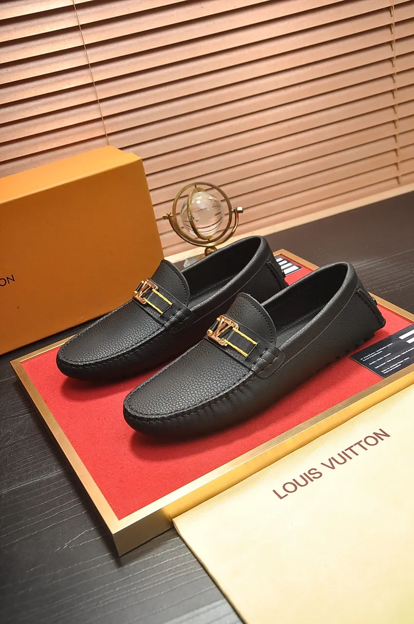 Men's men's shoes 💰420💶 [LV Doudou shoes] (sheepskin lining) new model is on the market, available on the official website. The new Doudou shoes are processed into single-color materials, and the uppers are made of imported cowhide material. The body of the shoe is fully hemmed with mark thread, and is lined with imported original cowhide leather. The elegant shoe shape is super suitable for all-matching, and the size is 38-44.
